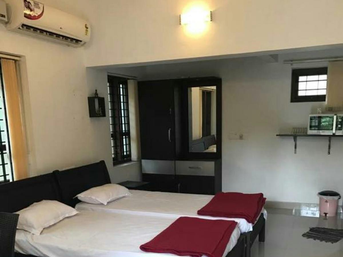 Abru'S Holidays International Travelers Alappuzha Exterior photo