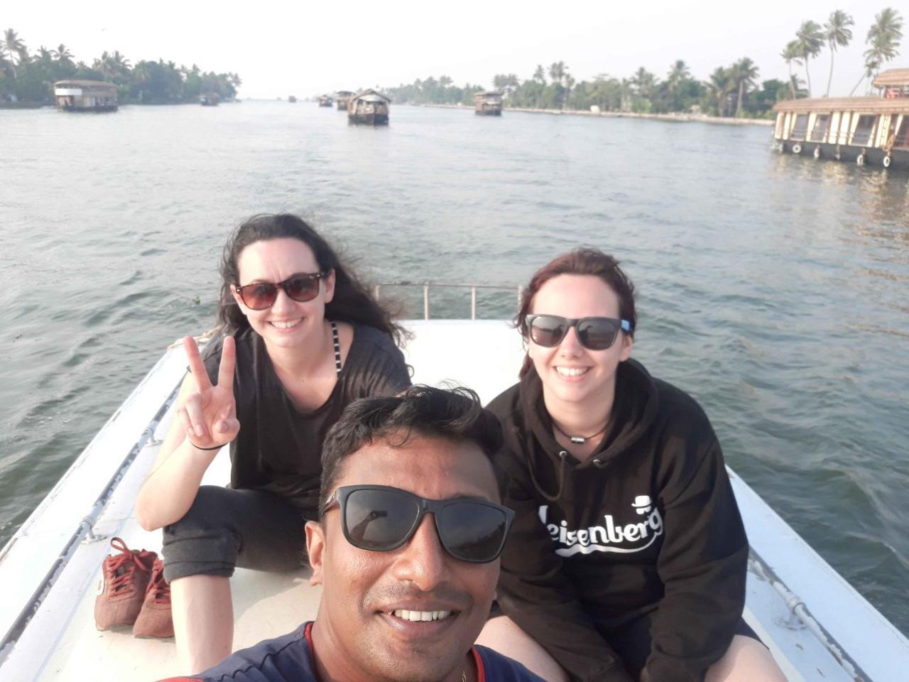 Abru'S Holidays International Travelers Alappuzha Exterior photo